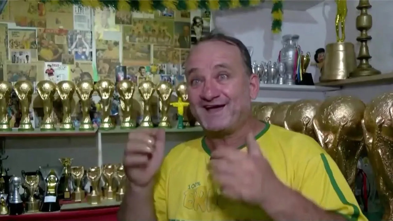 Comment est Fabriquée la Réplique de la Coupe du Monde?